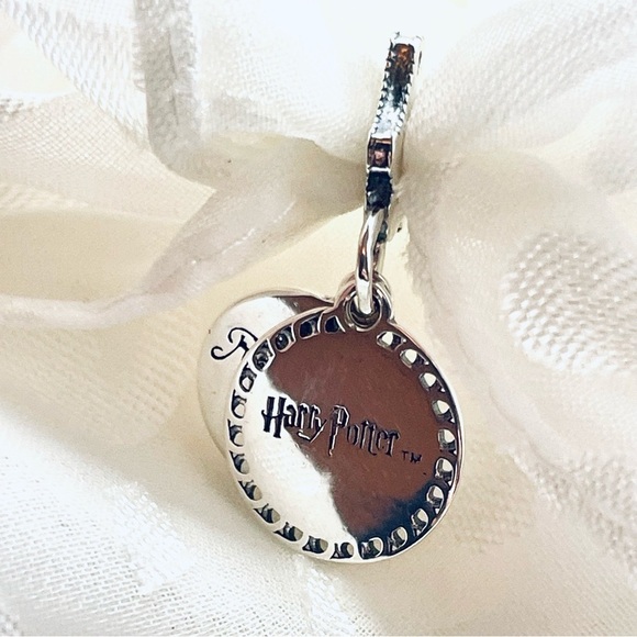 🦅 NWOT Ravenclaw Charm – Harry Potter ✨ - Picture 5 of 12